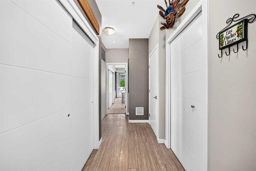 201-122 Mahogany Centre Se, Calgary, AB - Indoor Photo Showing Other Room