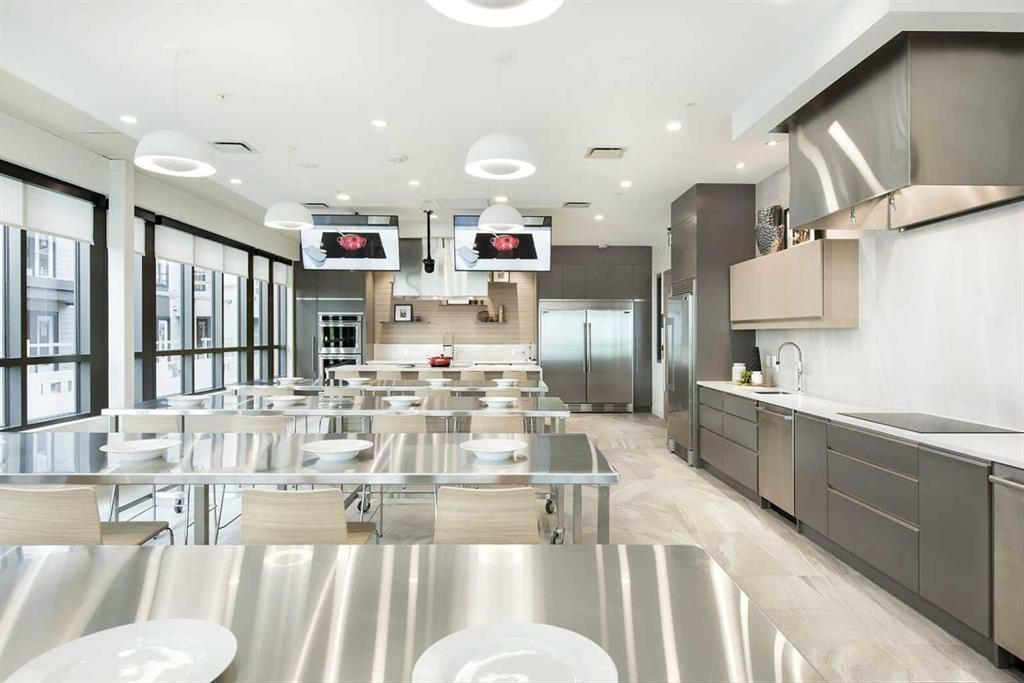 201-122 Mahogany Centre Se, Calgary, AB - Indoor Photo Showing Kitchen With Stainless Steel Kitchen With Upgraded Kitchen