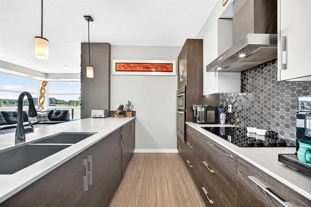 201-122 Mahogany Centre Se, Calgary, AB - Indoor Photo Showing Kitchen With Double Sink With Upgraded Kitchen