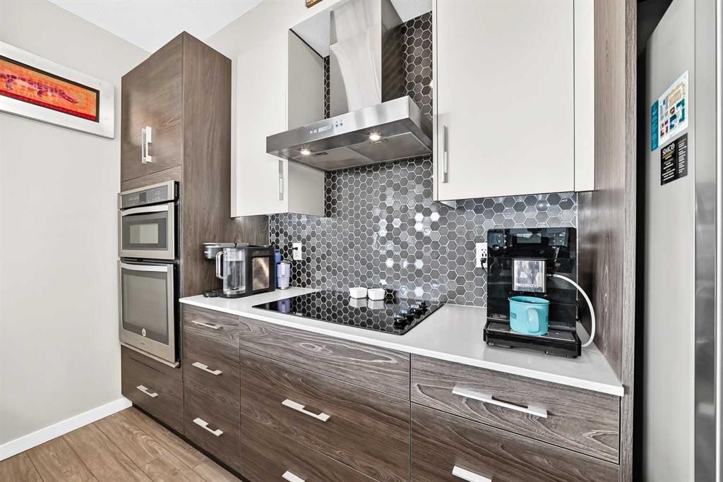 201-122 Mahogany Centre Se, Calgary, AB - Indoor Photo Showing Kitchen With Upgraded Kitchen