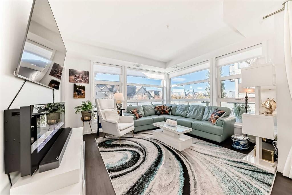 202-122 Mahogany Centre Se, Calgary, AB - Indoor Photo Showing Living Room