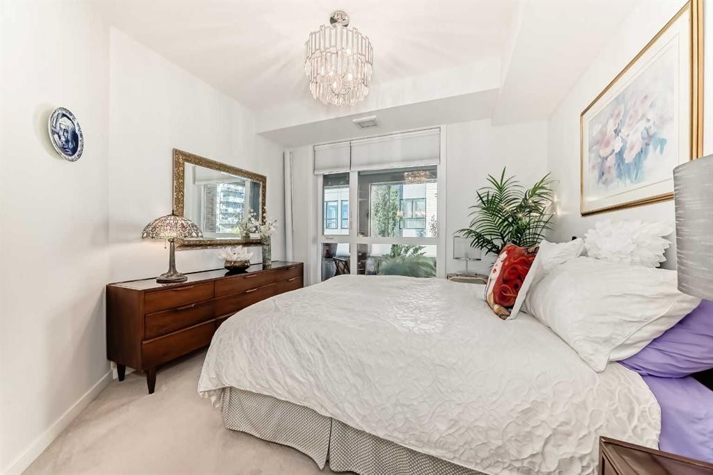 202-122 Mahogany Centre Se, Calgary, AB - Indoor Photo Showing Bedroom