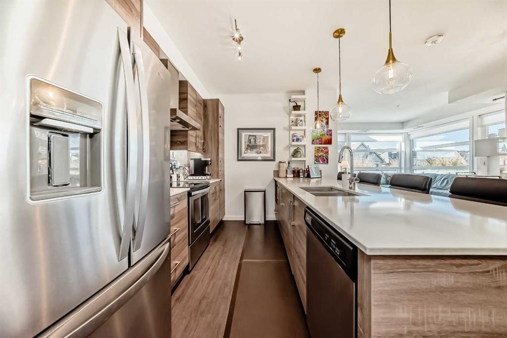 202-122 Mahogany Centre Se, Calgary, AB - Indoor Photo Showing Kitchen With Double Sink With Upgraded Kitchen
