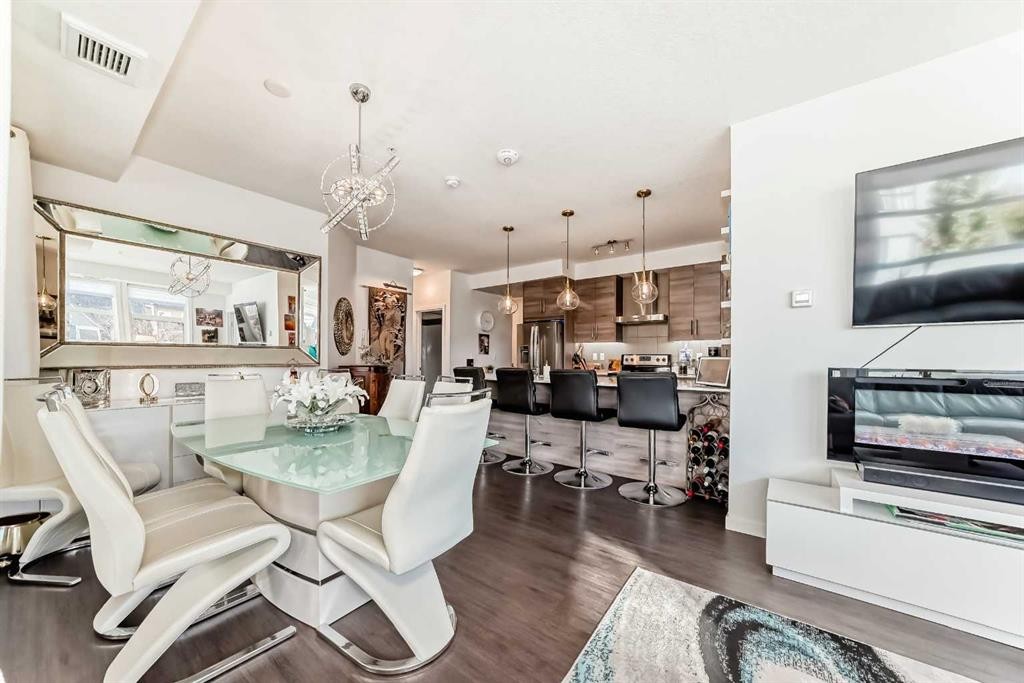 202-122 Mahogany Centre Se, Calgary, AB - Indoor Photo Showing Dining Room