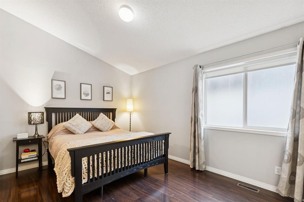 21 Covehaven Gardens Ne, Calgary, AB