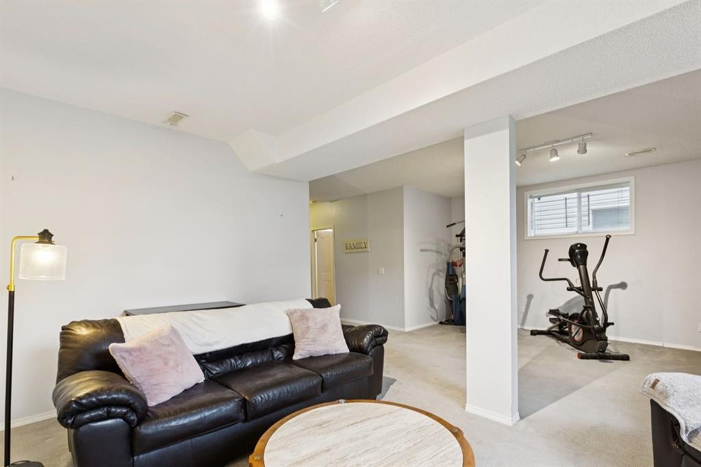 21 Covehaven Gardens Ne, Calgary, AB