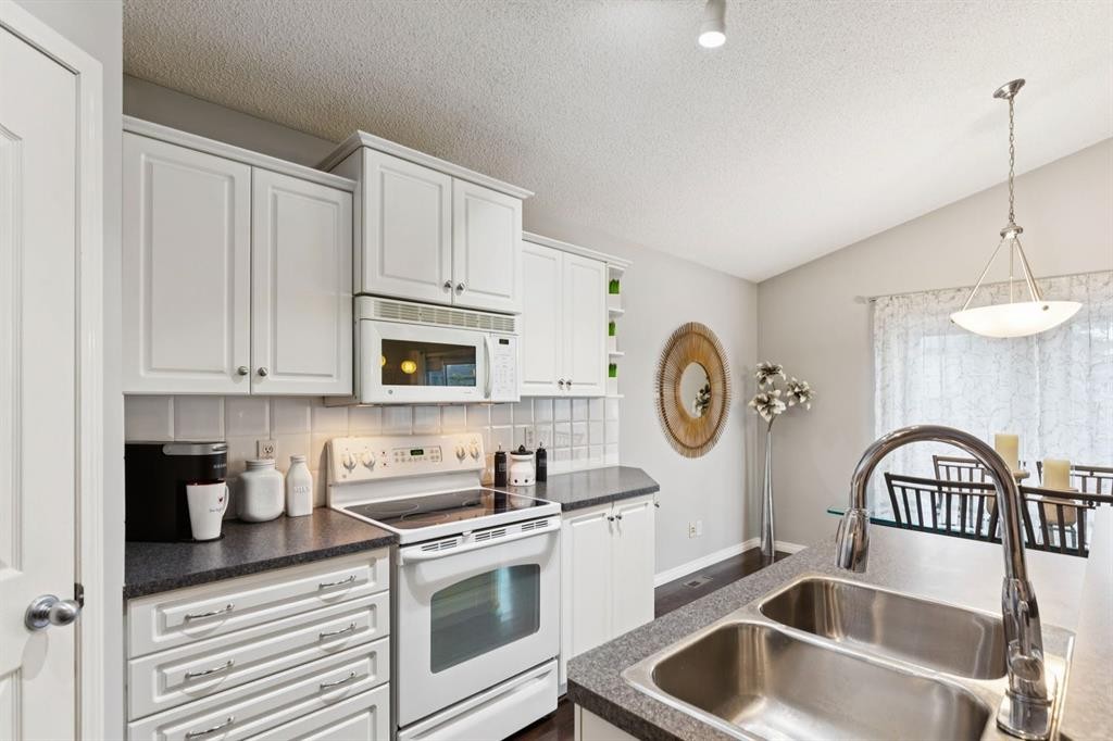 21 Covehaven Gardens Ne, Calgary, AB