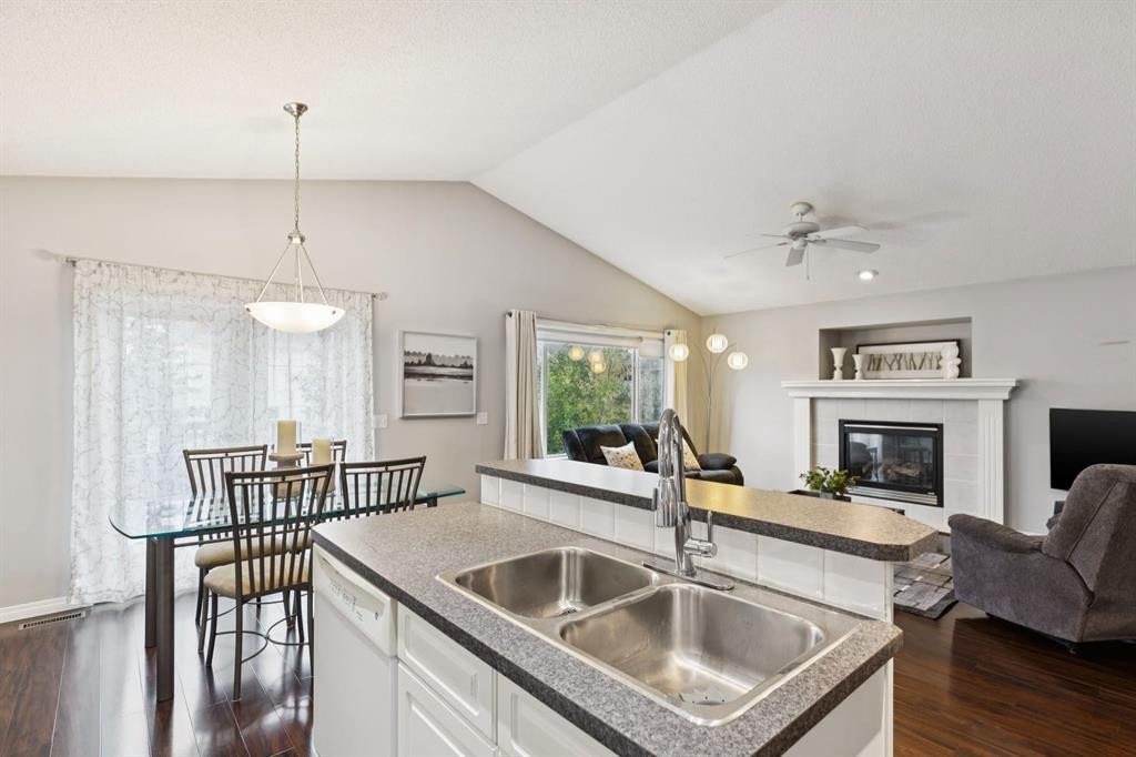 21 Covehaven Gardens Ne, Calgary, AB