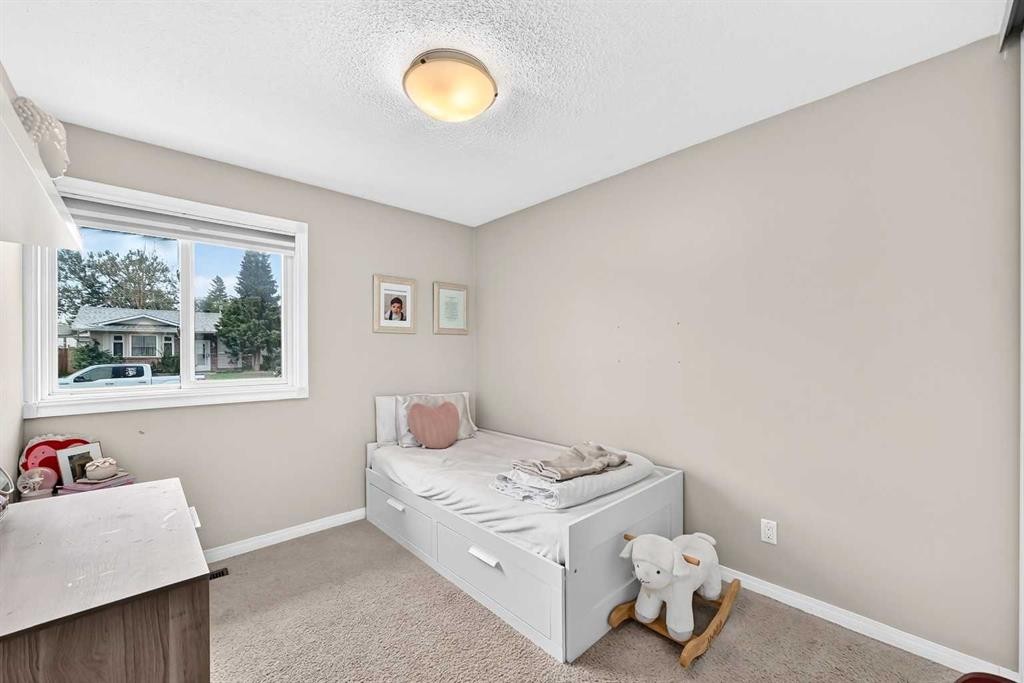 119 Maitland Rise Ne, Calgary, AB - Indoor Photo Showing Bedroom
