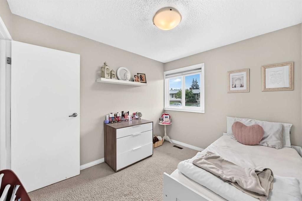 119 Maitland Rise Ne, Calgary, AB - Indoor Photo Showing Bedroom