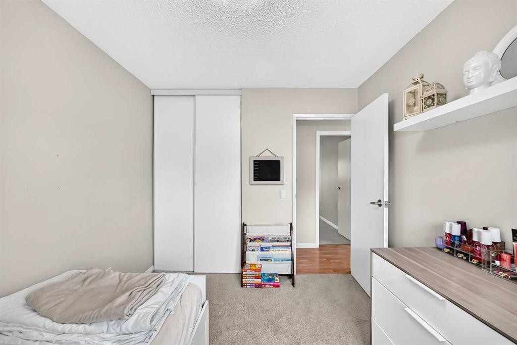119 Maitland Rise Ne, Calgary, AB - Indoor Photo Showing Bedroom