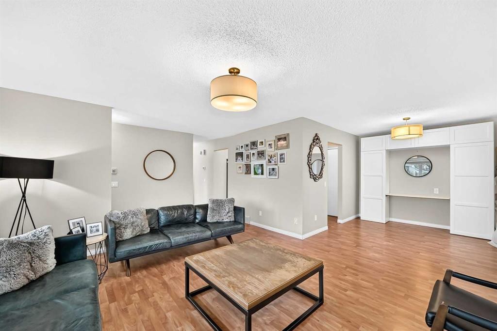 119 Maitland Rise Ne, Calgary, AB - Indoor Photo Showing Living Room