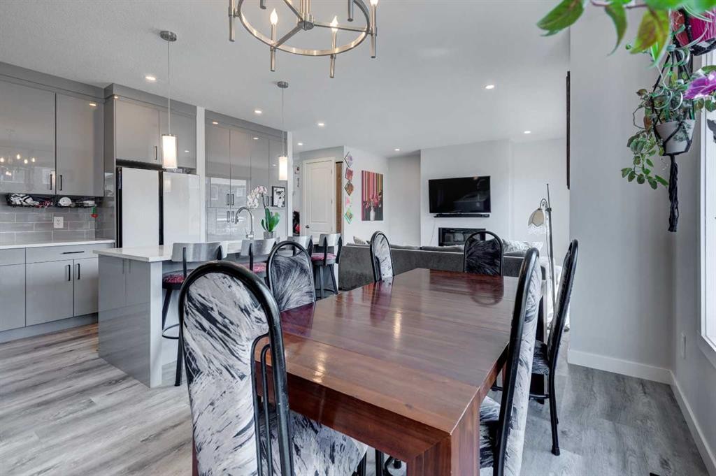 768 Edgefield Crescent, Strathmore, AB - Indoor Photo Showing Dining Room