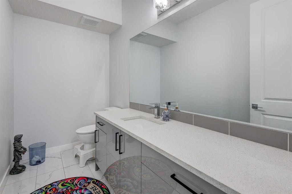 768 Edgefield Crescent, Strathmore, AB - Indoor Photo Showing Bathroom