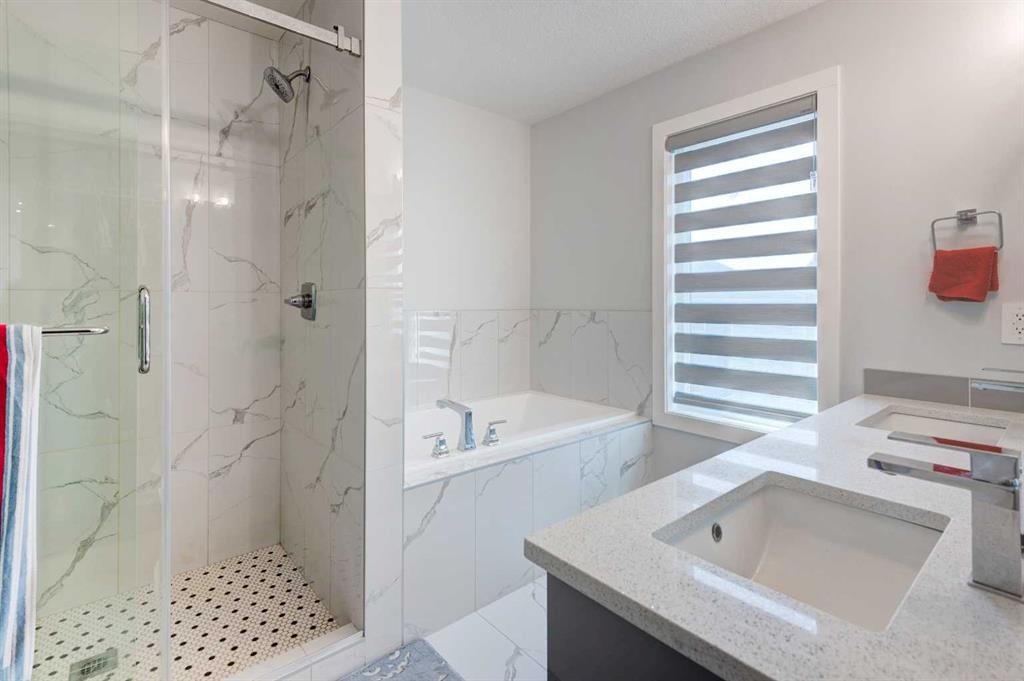 768 Edgefield Crescent, Strathmore, AB - Indoor Photo Showing Bathroom