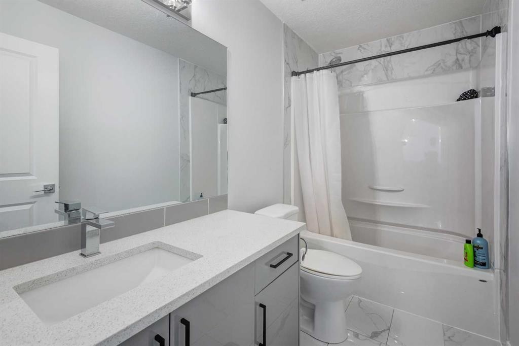 768 Edgefield Crescent, Strathmore, AB - Indoor Photo Showing Bathroom
