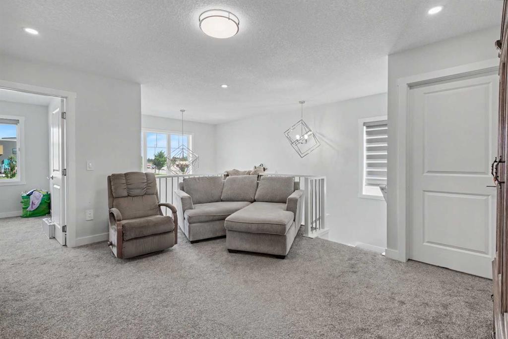 768 Edgefield Crescent, Strathmore, AB - Indoor