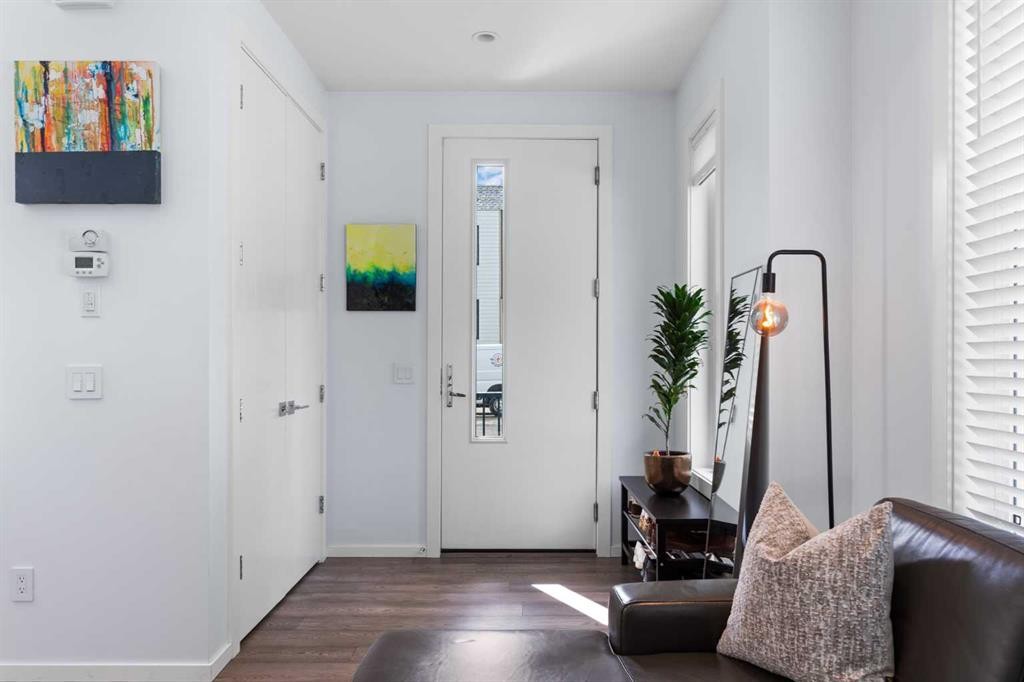 2002 35 Street Sw, Calgary, AB - Indoor Photo Showing Other Room