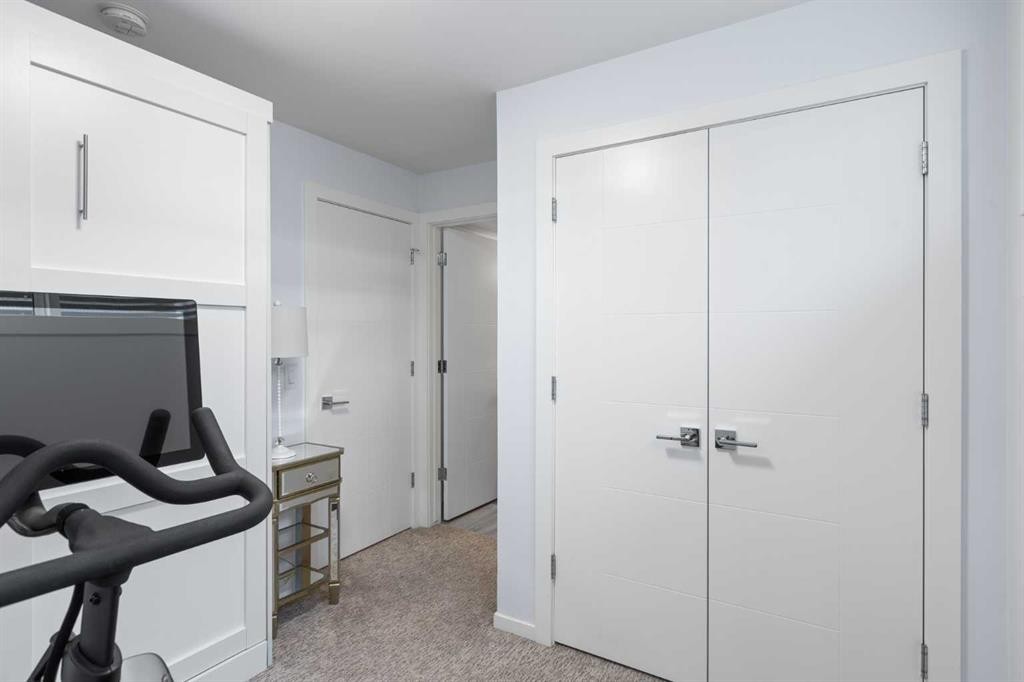 2002 35 Street Sw, Calgary, AB - Indoor