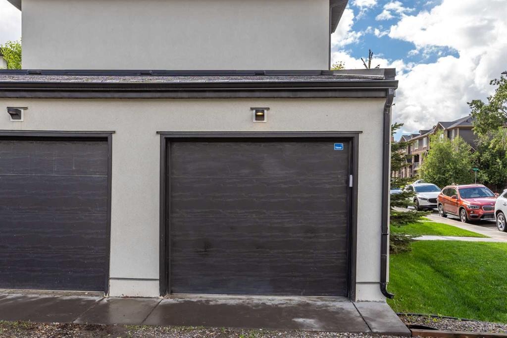 2002 35 Street Sw, Calgary, AB - Outdoor