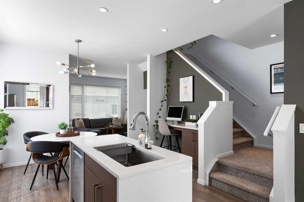 2002 35 Street Sw, Calgary, AB - Indoor Photo Showing Other Room