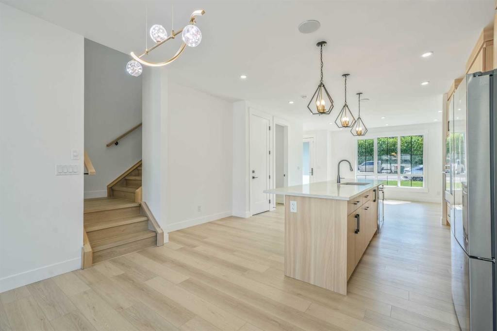 8924 34 Avenue, Calgary, AB - Indoor Photo Showing Kitchen With Upgraded Kitchen