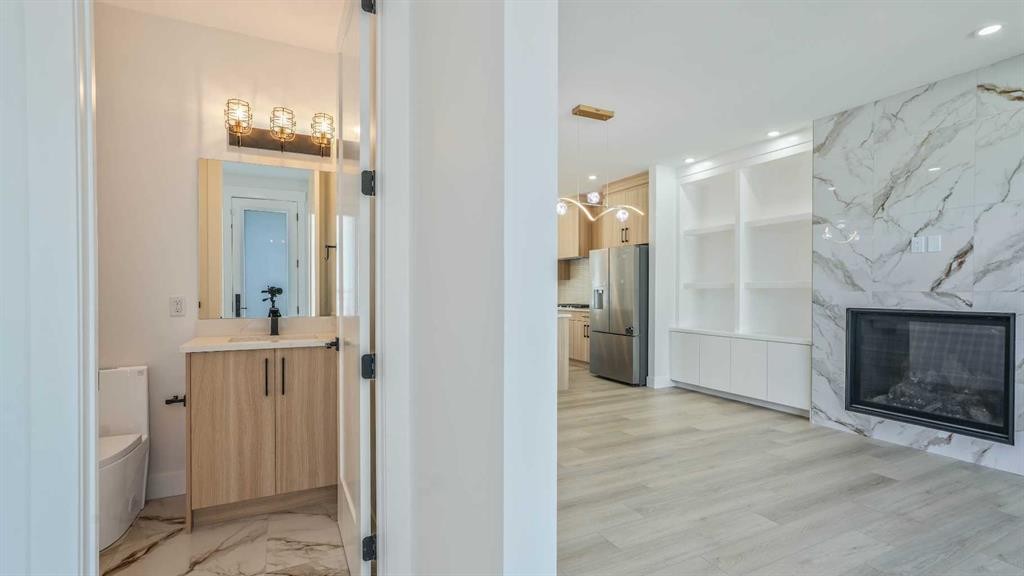 8924 34 Avenue, Calgary, AB - Indoor With Fireplace