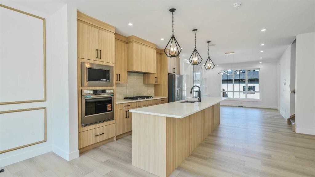8924 34 Avenue, Calgary, AB - Indoor Photo Showing Kitchen With Upgraded Kitchen