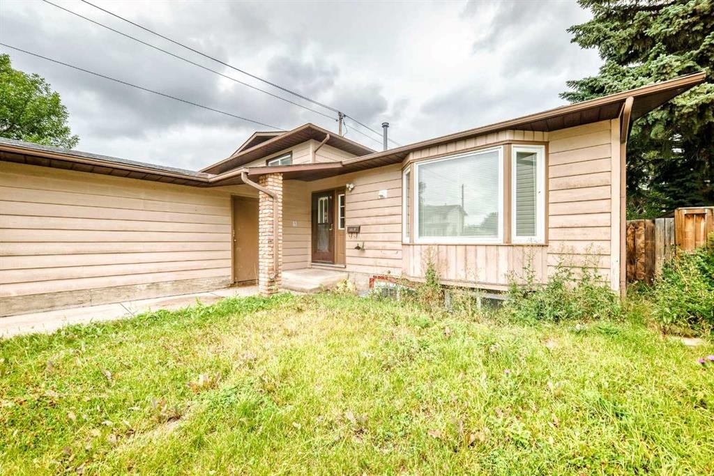 6832 37 Avenue Ne, Calgary, AB - Outdoor