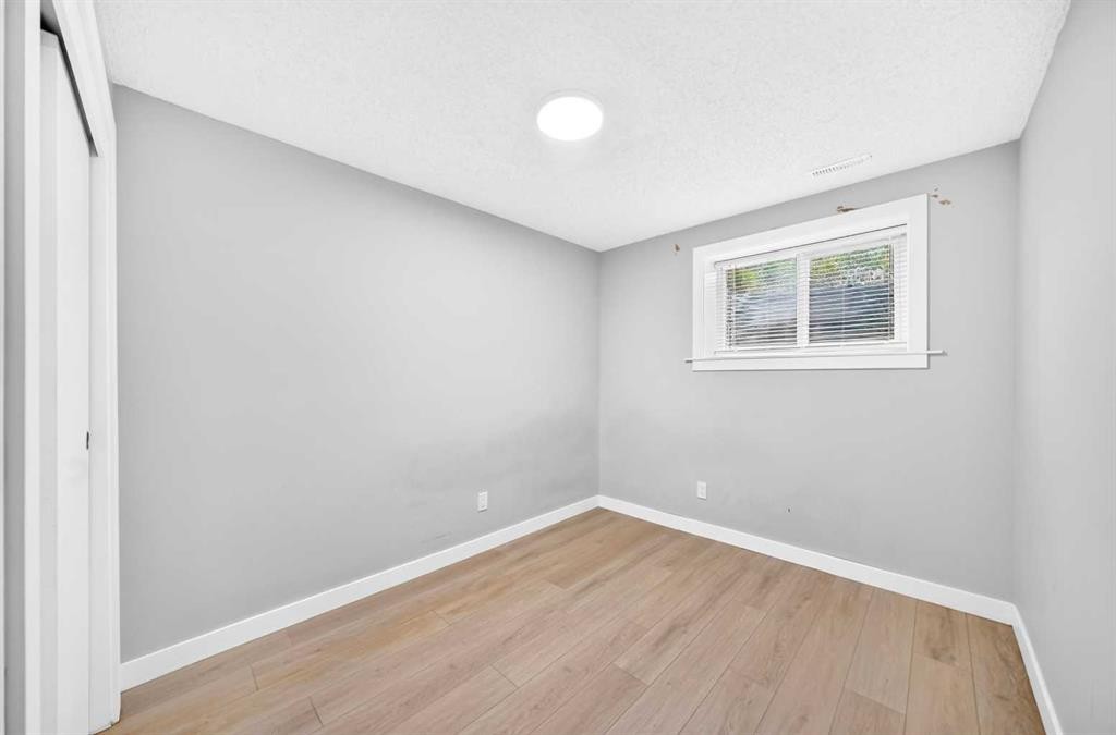 6832 37 Avenue Ne, Calgary, AB - Indoor Photo Showing Other Room