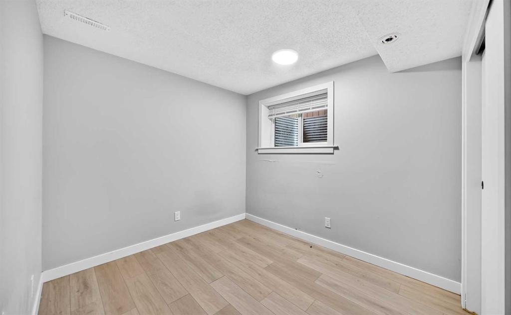 6832 37 Avenue Ne, Calgary, AB - Indoor Photo Showing Other Room