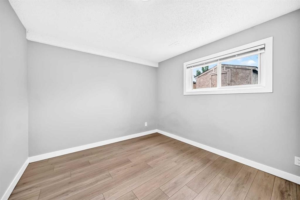 6832 37 Avenue Ne, Calgary, AB - Indoor Photo Showing Other Room