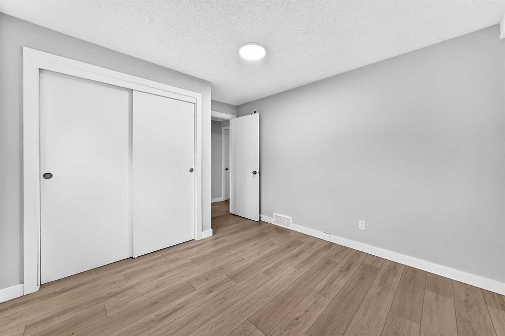 6832 37 Avenue Ne, Calgary, AB - Indoor Photo Showing Other Room