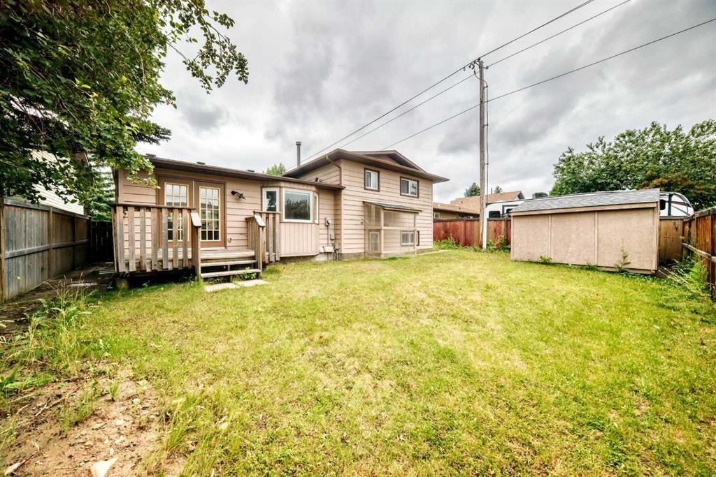 6832 37 Avenue Ne, Calgary, AB - Outdoor