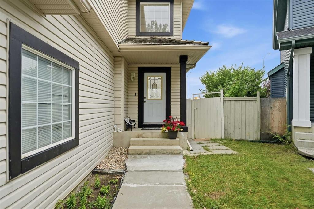 52 Douglas Glen Crescent Se, Calgary, AB - Outdoor With Exterior