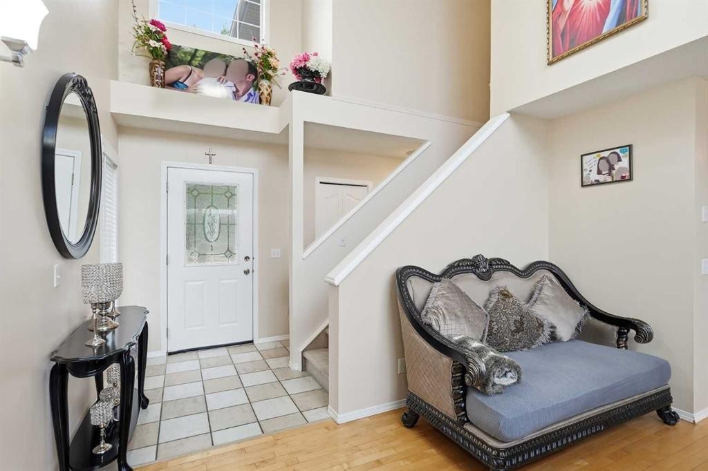 52 Douglas Glen Crescent Se, Calgary, AB - Indoor Photo Showing Other Room