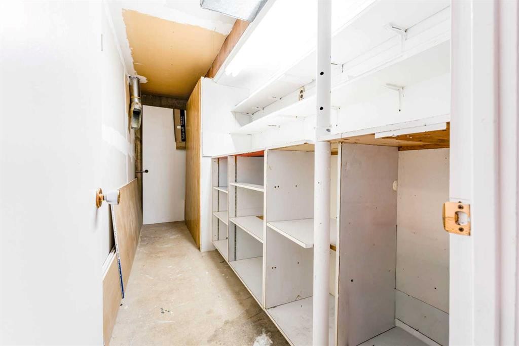 2906 Doverville Crescent Se, Calgary, AB - Indoor Photo Showing Other Room