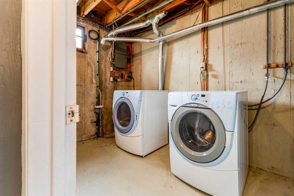 2906 Doverville Crescent Se, Calgary, AB - Indoor Photo Showing Laundry Room