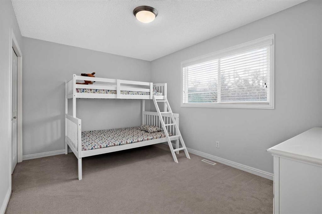 646 Chaparral Drive Se, Calgary, AB - Indoor Photo Showing Bedroom