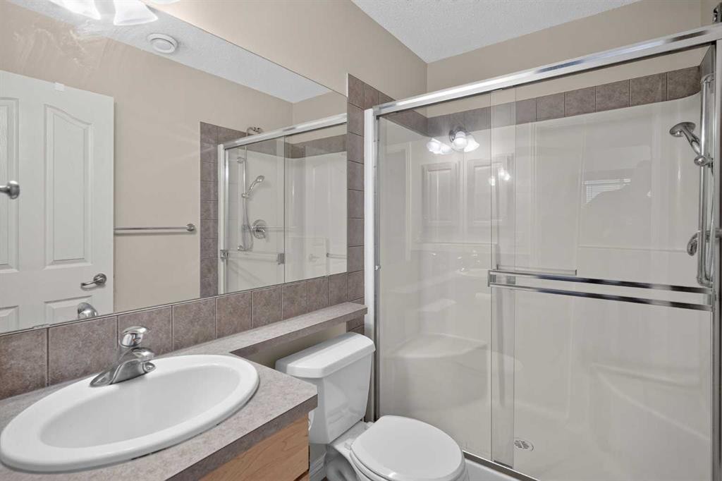 646 Chaparral Drive Se, Calgary, AB - Indoor Photo Showing Bathroom