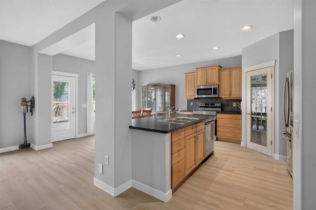 646 Chaparral Drive Se, Calgary, AB - Indoor Photo Showing Kitchen With Double Sink