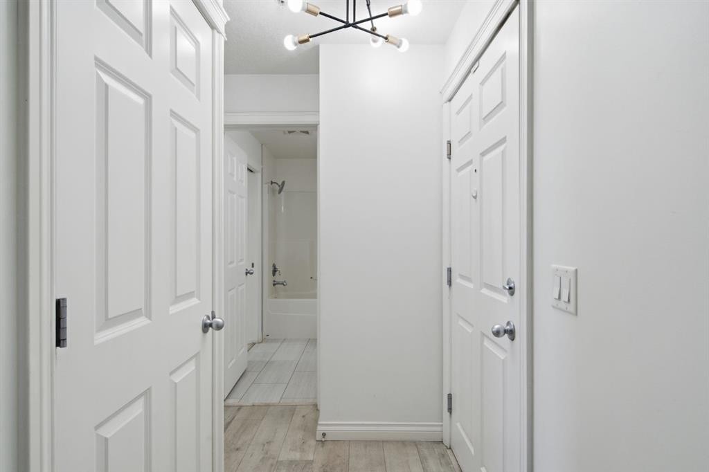 438-930 Centre Avenue Ne, Calgary, AB - Indoor Photo Showing Other Room