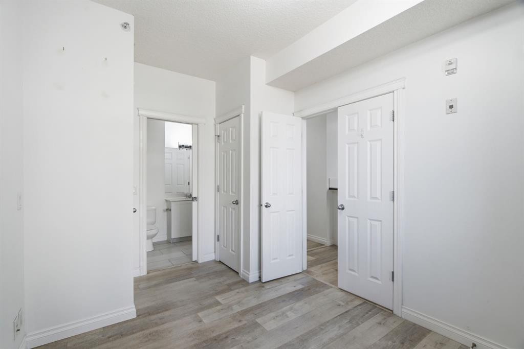 438-930 Centre Avenue Ne, Calgary, AB - Indoor Photo Showing Other Room
