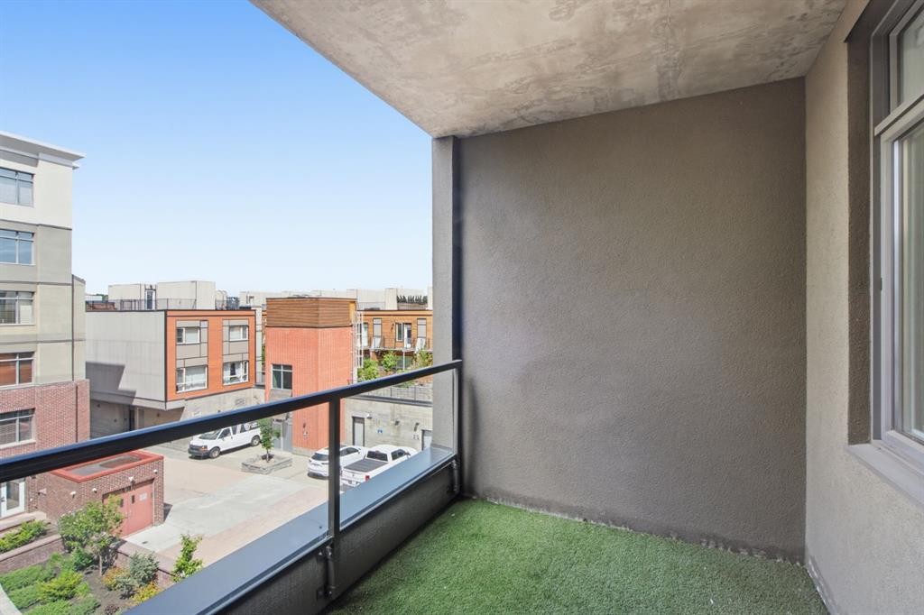 438-930 Centre Avenue Ne, Calgary, AB - Outdoor With Balcony With Exterior