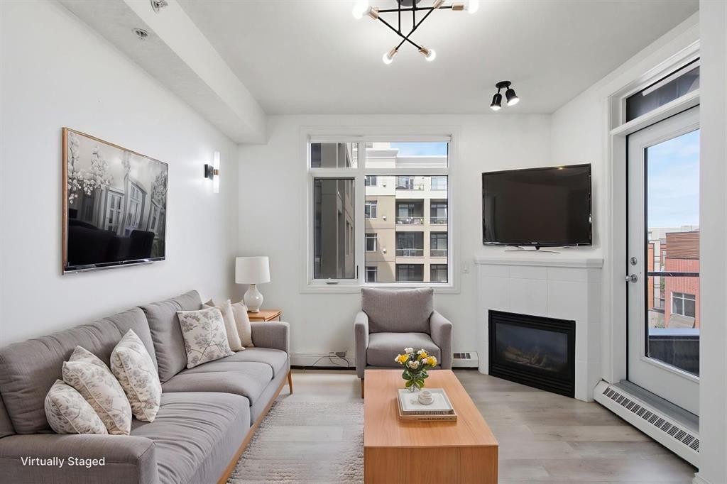 438-930 Centre Avenue Ne, Calgary, AB - Indoor Photo Showing Living Room With Fireplace