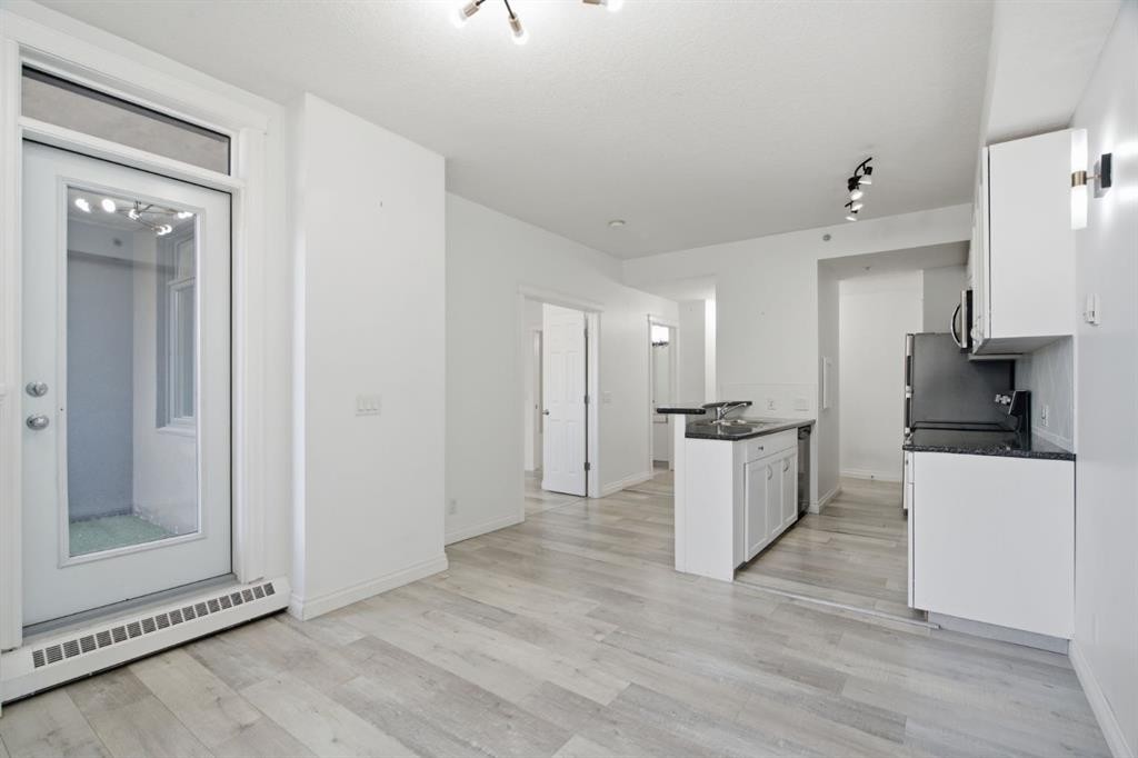 438-930 Centre Avenue Ne, Calgary, AB - Indoor Photo Showing Kitchen