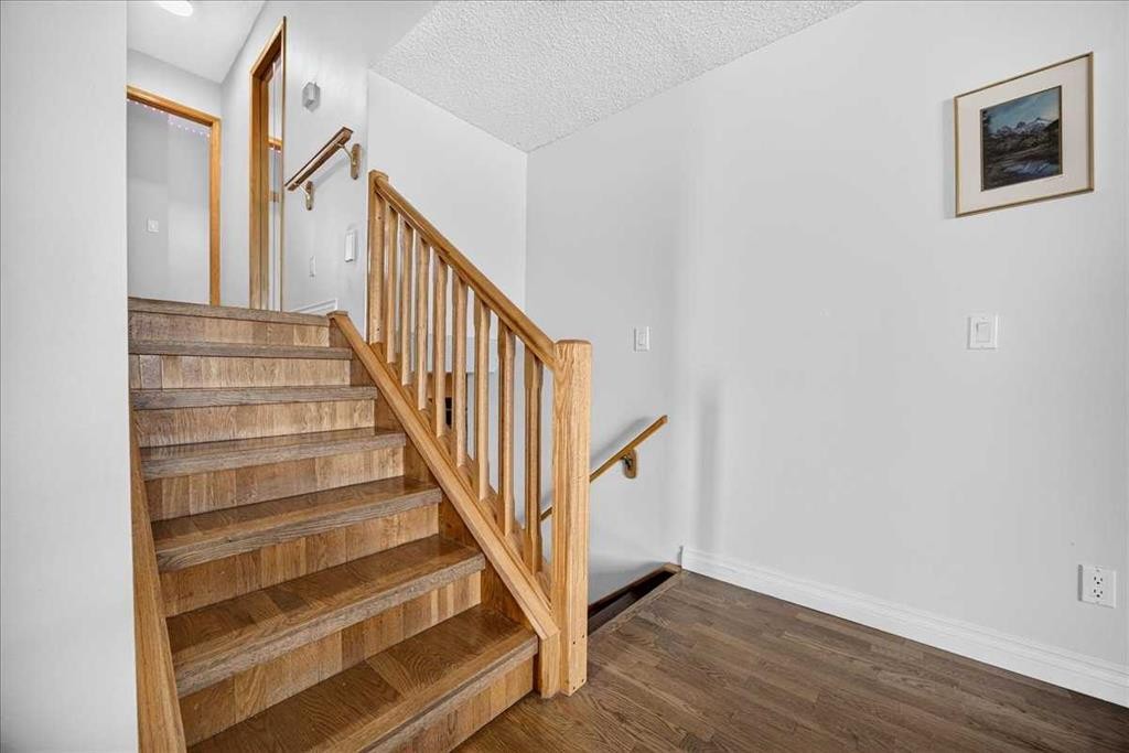 80 Templevale Way Ne, Calgary, AB - Indoor Photo Showing Other Room