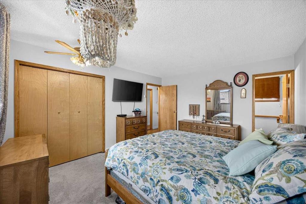 80 Templevale Way Ne, Calgary, AB - Indoor Photo Showing Bedroom