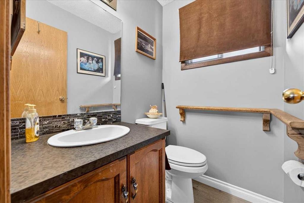 80 Templevale Way Ne, Calgary, AB - Indoor Photo Showing Bathroom