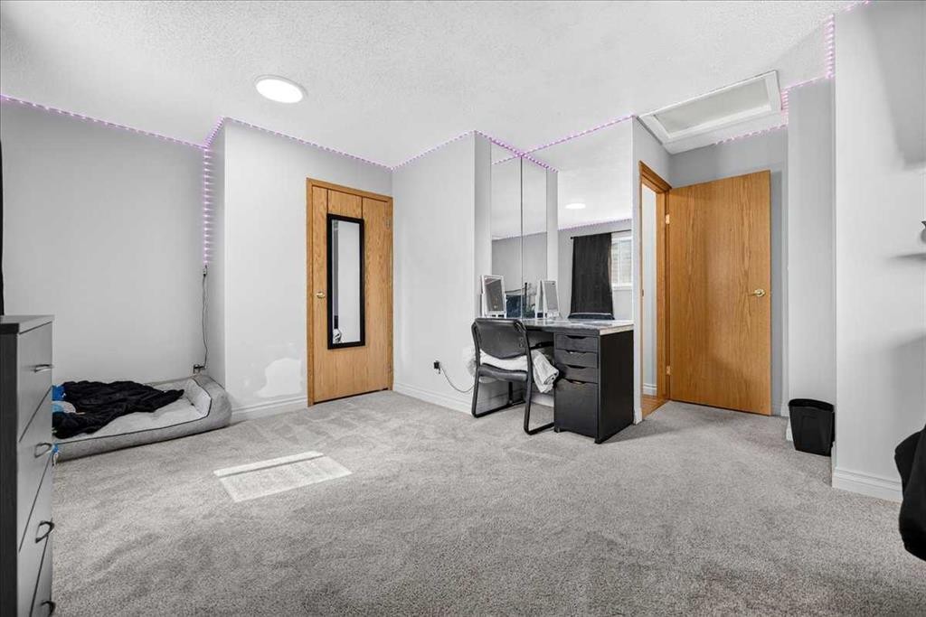 80 Templevale Way Ne, Calgary, AB - Indoor